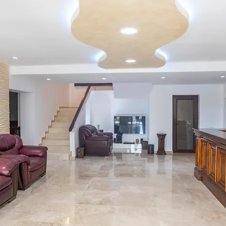 Roxana 招待所 艾福雷诺德